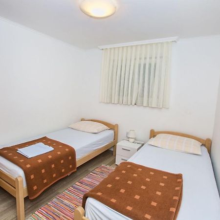 Apartmani Marijana Cesarica Exteriör bild
