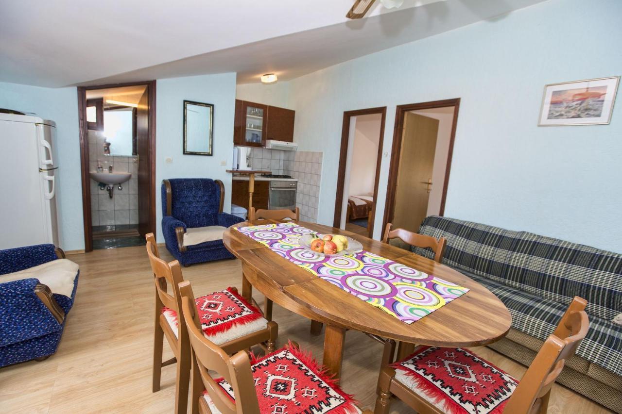 Apartmani Marijana Cesarica Exteriör bild