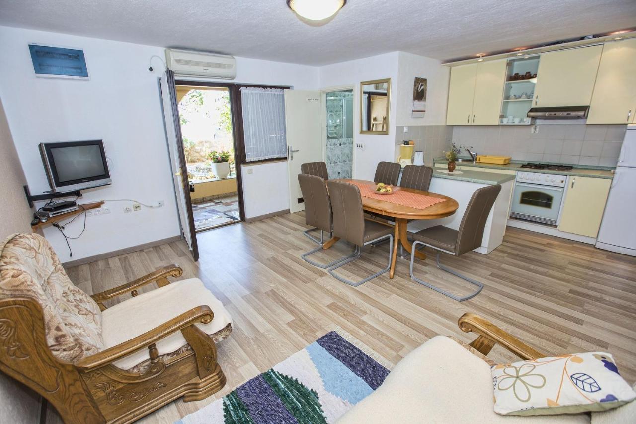Apartmani Marijana Cesarica Exteriör bild