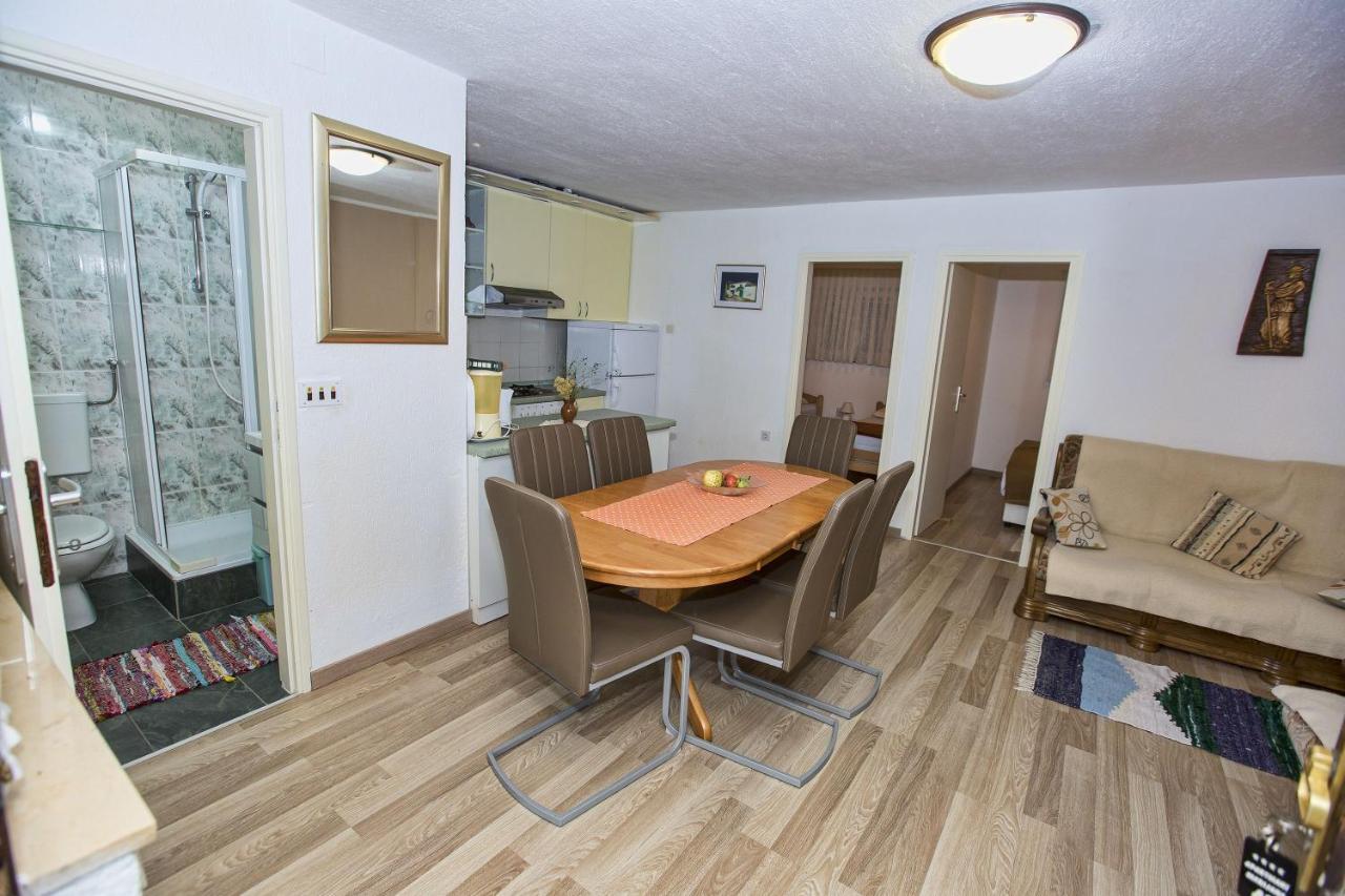Apartmani Marijana Cesarica Exteriör bild