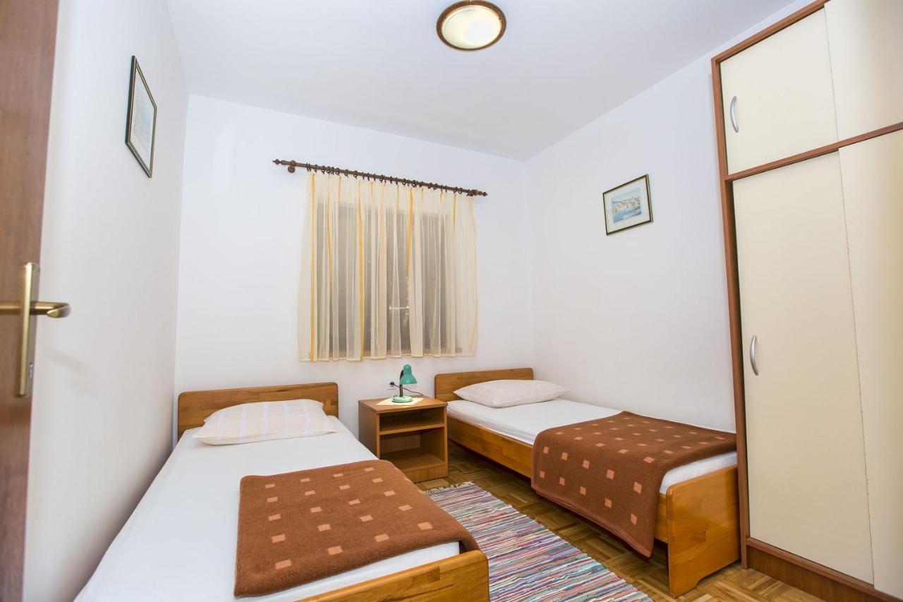 Apartmani Marijana Cesarica Exteriör bild