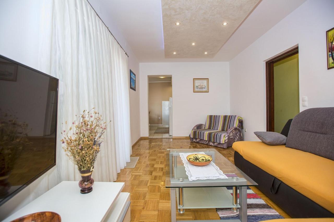 Apartmani Marijana Cesarica Exteriör bild