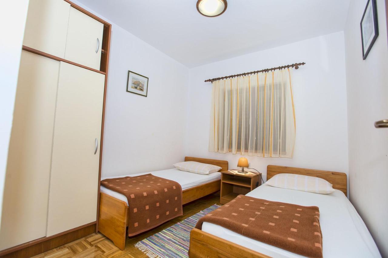 Apartmani Marijana Cesarica Exteriör bild