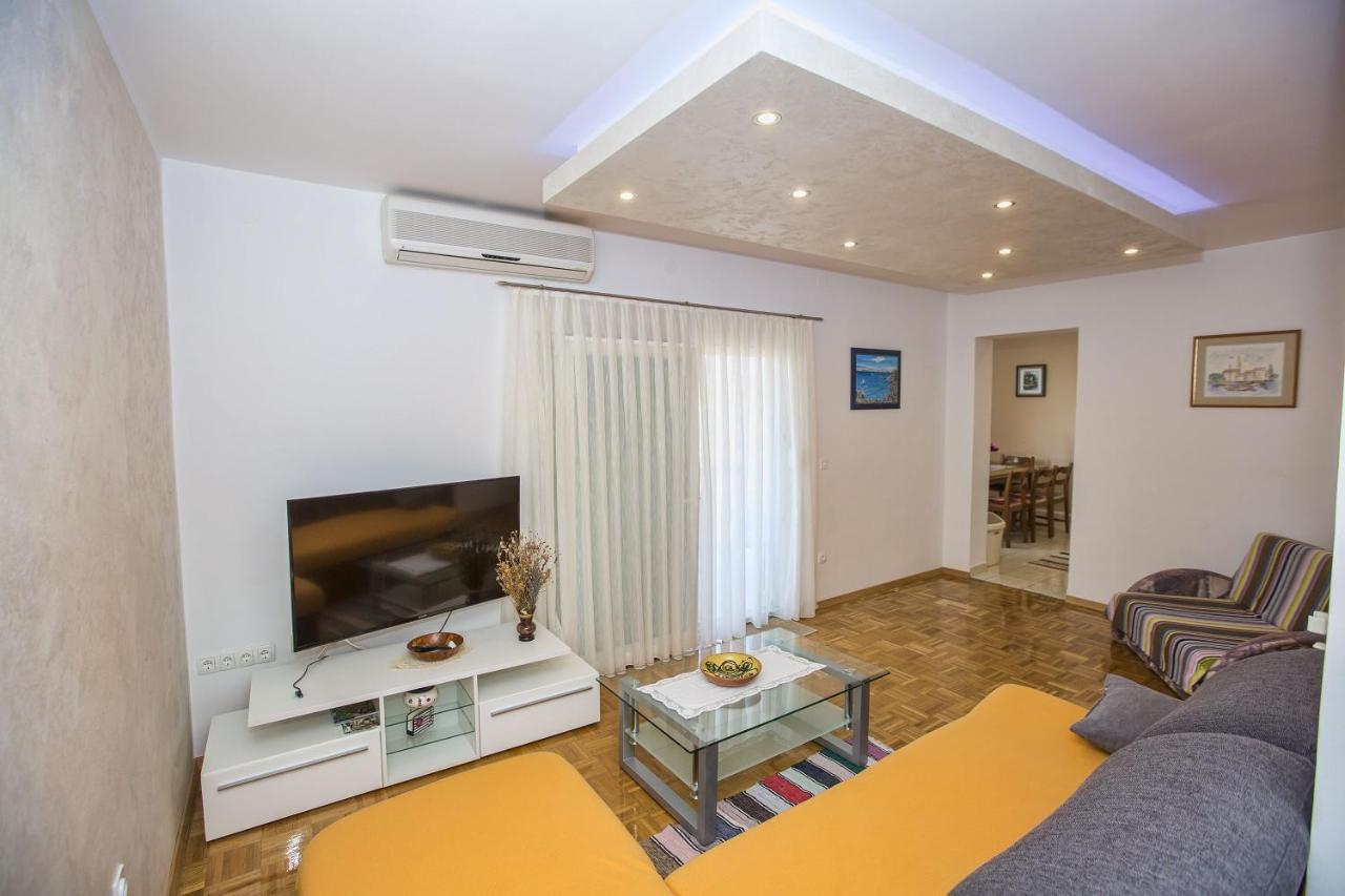 Apartmani Marijana Cesarica Exteriör bild