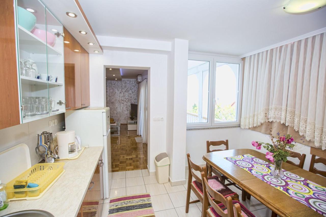 Apartmani Marijana Cesarica Exteriör bild