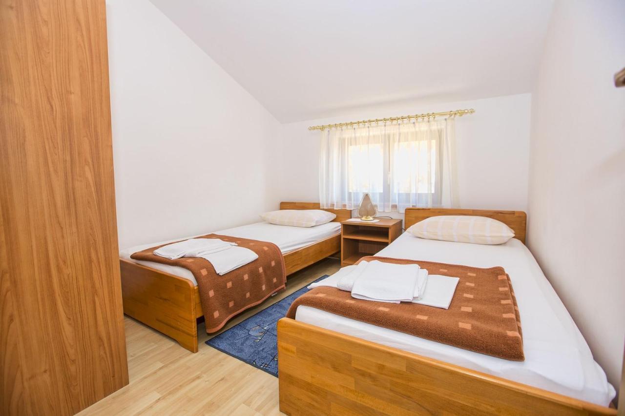 Apartmani Marijana Cesarica Exteriör bild