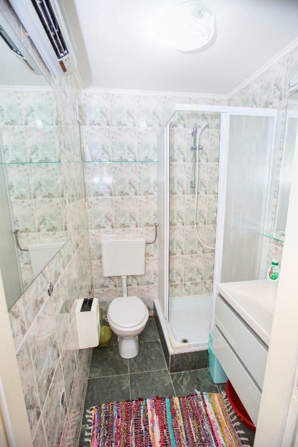 Apartmani Marijana Cesarica Exteriör bild